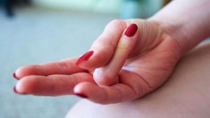 Surya Mudra ile tek bir hareketle zayıflamak mümkün! Zayıflamak için böyle bir şeyi dener misiniz?