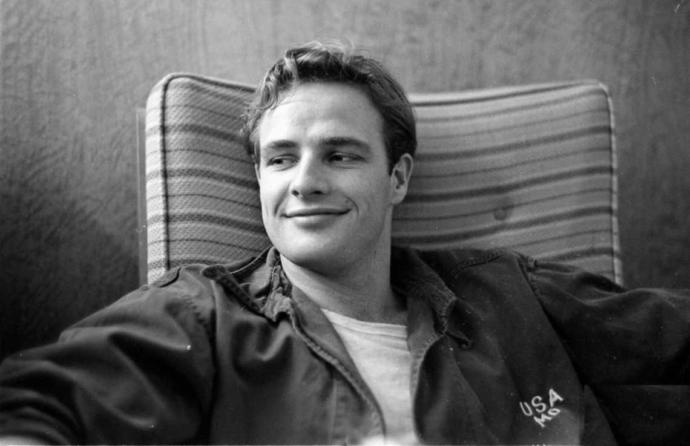 Marlon Brando çok yakışıklı değil mi??