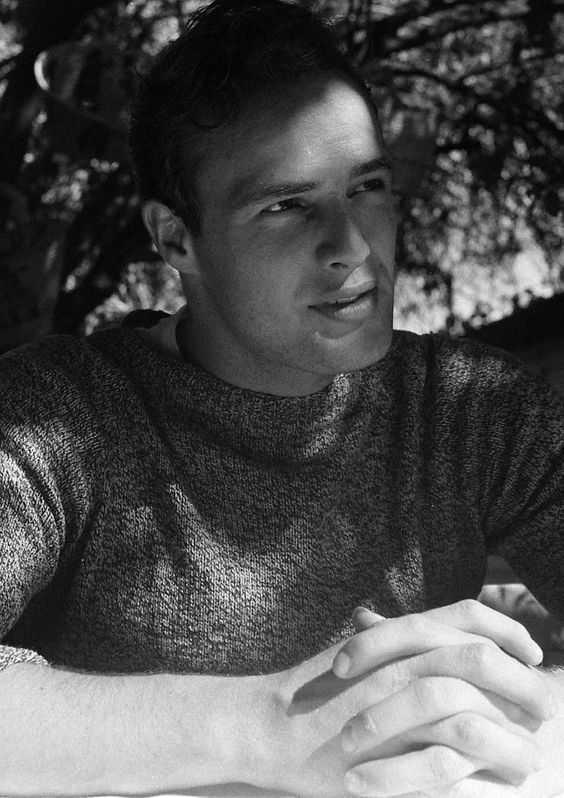 Marlon Brando çok yakışıklı değil mi??