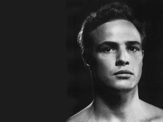 Marlon Brando çok yakışıklı değil mi??