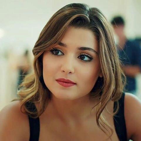 Hande Erçelin yüz yapısı?