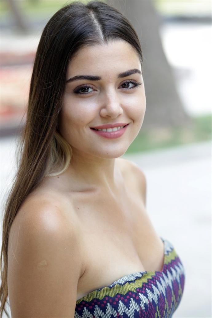 Hande Erçelin yüz yapısı?
