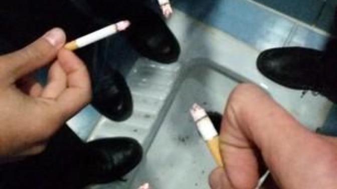 Lise yıllarında okul tuvaletinde hiç sigara içtiniz mi?