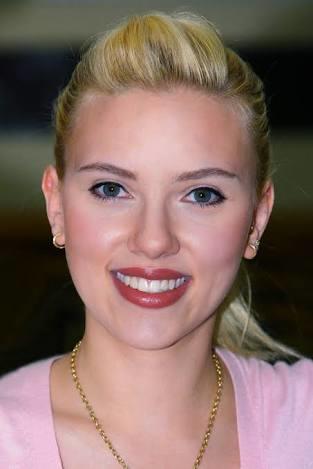 Scarlet johansson mu? Tijen karaş mı?