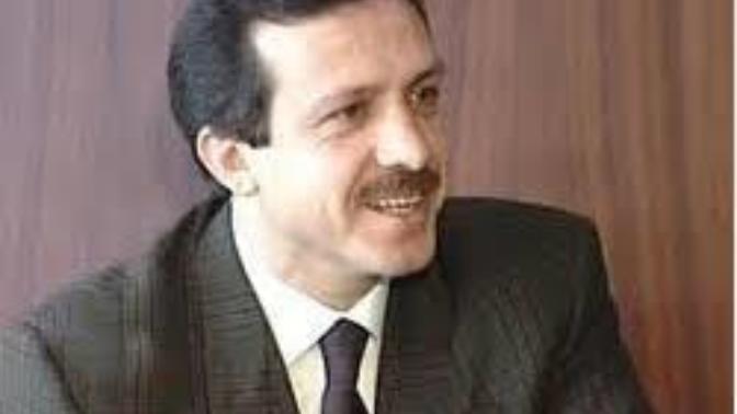 Türk siyaset tarihin en yakışıklı ve karizmatik lideri sizce bu isimlerden hangisi 😊?