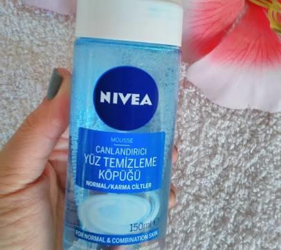 Nivea yüz temizleme köpüğü kullanan var mı?