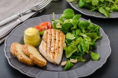 ızgara tavuk - salata