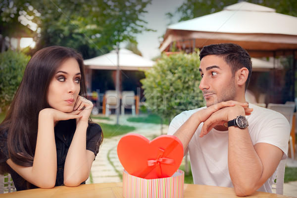 Sizce 2 haftalık sevgiliye 14  Şubat  sevgililer günü için hediye alınır mı ?