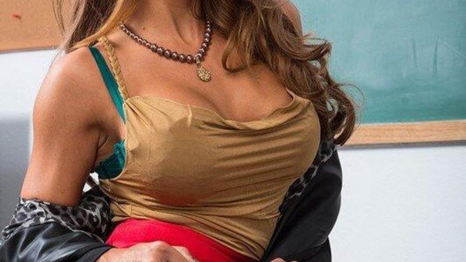 Erkekler biraz özeleştiri yapalım, biz başkasının sexy karısına bakarken iyi de, kendi sevgilimiz sexy giyinince neden kötü oluyo?