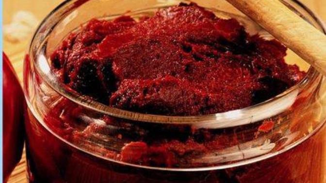 Yemeklerinizde domates salçası mı biber salçası mı kullanıyorsunuz?