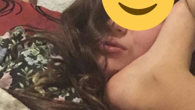 Kızlar, Arkadaşım ayak fetişi bütün gece böyle uyumak istiyomus aslında bende böyle uyutmak isterim ama emir ver diyo ne diyim?
