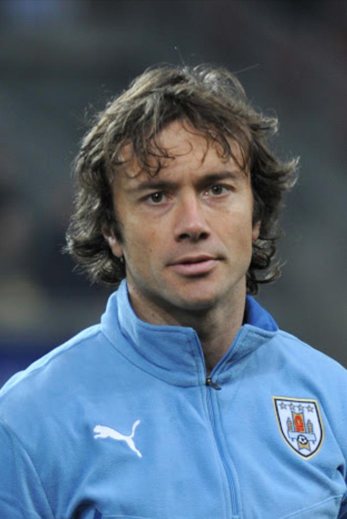 Kızlar, Sizce Diego Lugano Yakışıklı mı?