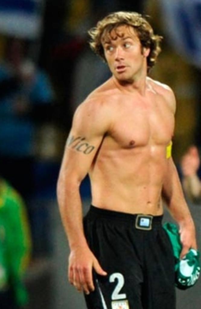 Kızlar, Sizce Diego Lugano Yakışıklı mı?