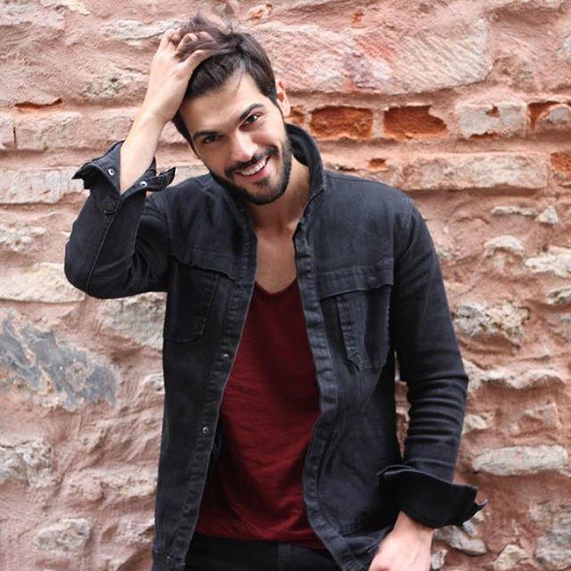 Hangi oyuncu daha yakışıklı çıkmış?