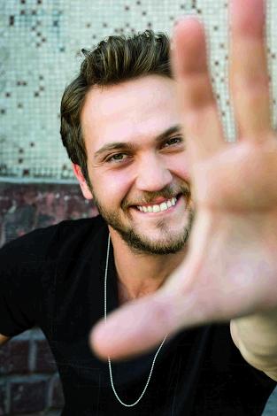 Aras Bulut İynemli’nin oyunculuğunu nasıl buluyorsunuz?
