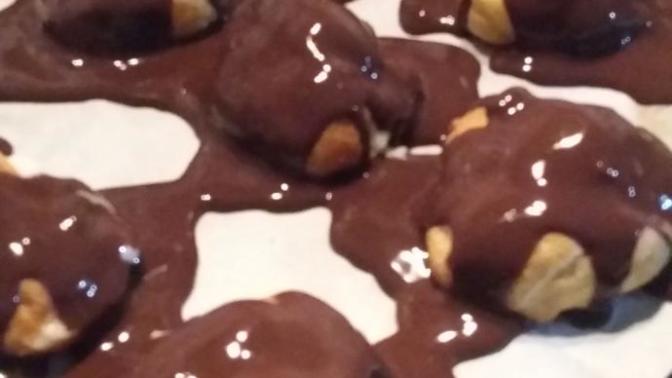 Çikolata sosunu ve profiterol kremasını nasıl değerlendirebilirim?