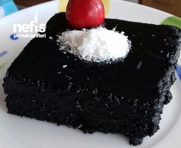 Kızlar , kim bana sevgisini de katarak bol çikolata soslu ıslak kek yapar 😏 ?