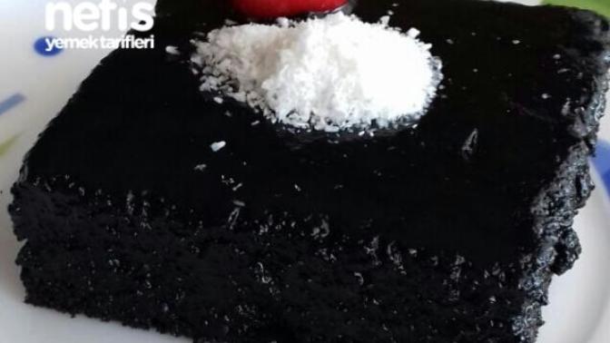 Kızlar , kim bana sevgisini de katarak bol çikolata soslu ıslak kek yapar 😏 ?