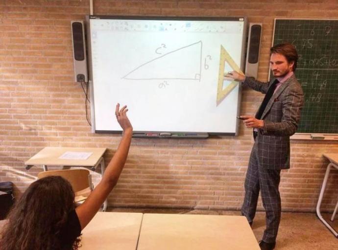 Sizce dersi anlamamızda öğretmenin dış görünümü mü etkili yoksa anlatımı mı?