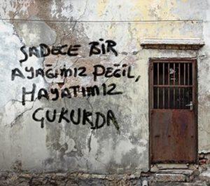 Çukur dizisini ve duvar yazılarını takip ediyor musunuz? Bir duvar yazısı ile katılmak istersen, ne yazardın?