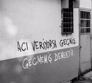 Çukur dizisini ve duvar yazılarını takip ediyor musunuz? Bir duvar yazısı ile katılmak istersen, ne yazardın?