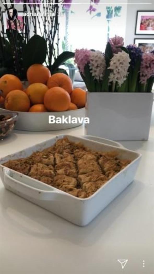Adriana Lima'nın eteğini, rüzgara karşı kahramanca savunan Metin Hara'ya centilmen diyebilir miyiz?