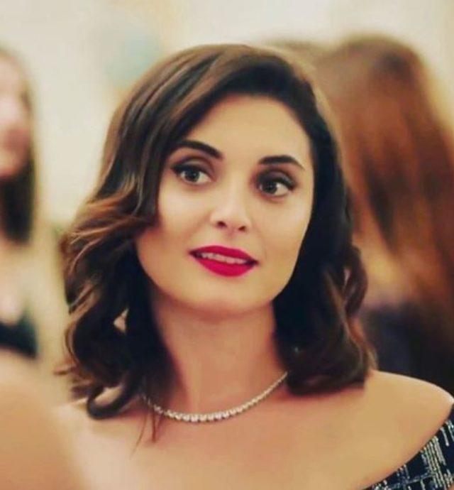 Aslıhan Gürbüz ün makyajlı hali mi yoksa makyajsız hali mi sizce daha güzel ? Hadi açıklamadaki fotoğraflara buyurun ?