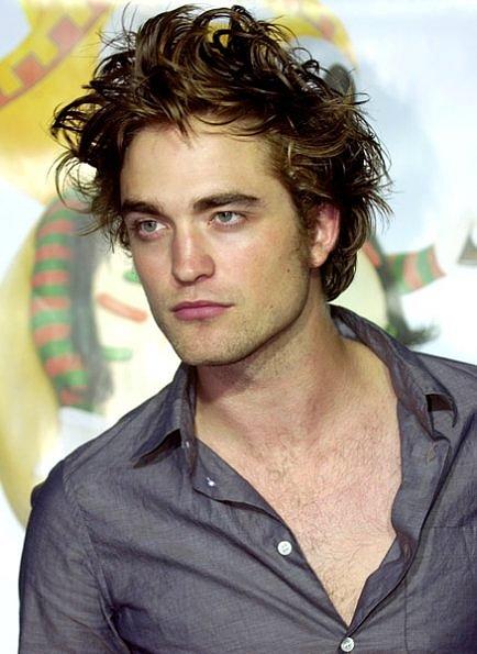 Robert Pattinson saçlarını 6 hafta yıkamadan gezdiğini söylemiş. Peki siz en fazla kaç gün yıkamadan durabilirsiniz?