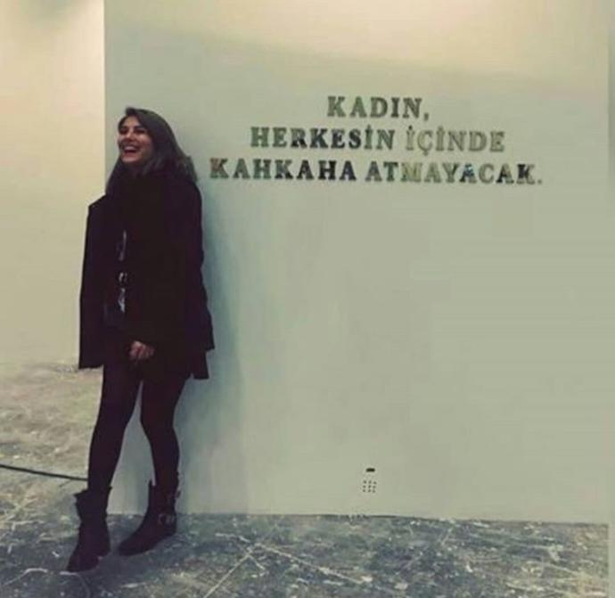 +1Kadın Herkesin İçinde Kahkaha Atmayacak? Buna katılanlar varmış, ne düşünüyorsunuz bu 🐴 kafalılarla ilgili?