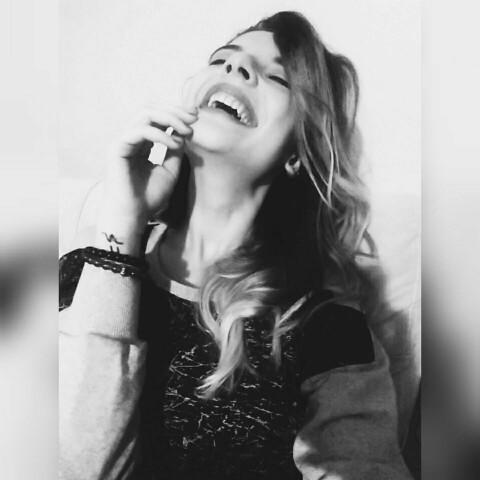 +1Kadın Herkesin İçinde Kahkaha Atmayacak? Buna katılanlar varmış, ne düşünüyorsunuz bu 🐴 kafalılarla ilgili?