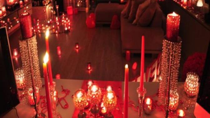 Sevgililer gününde partnerinize hediye almak yerine şöyle bir romantik ortam hazırlamak nasıl olurdu?