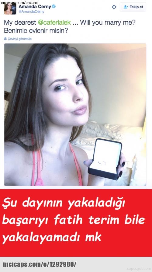 Kızlara mesaj atarken bir umut belki cevap verir diyemi atıyo bu sitedeki abazalar 😂?