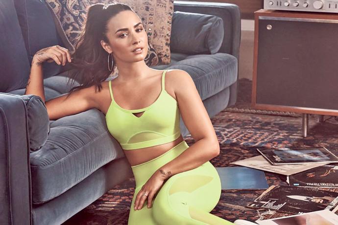 Sizce  Adriana Lima gibi Zayıf bir kız mı? Yoksa Demi Lovato gibi balık etli bir kız mı? daha seksi?