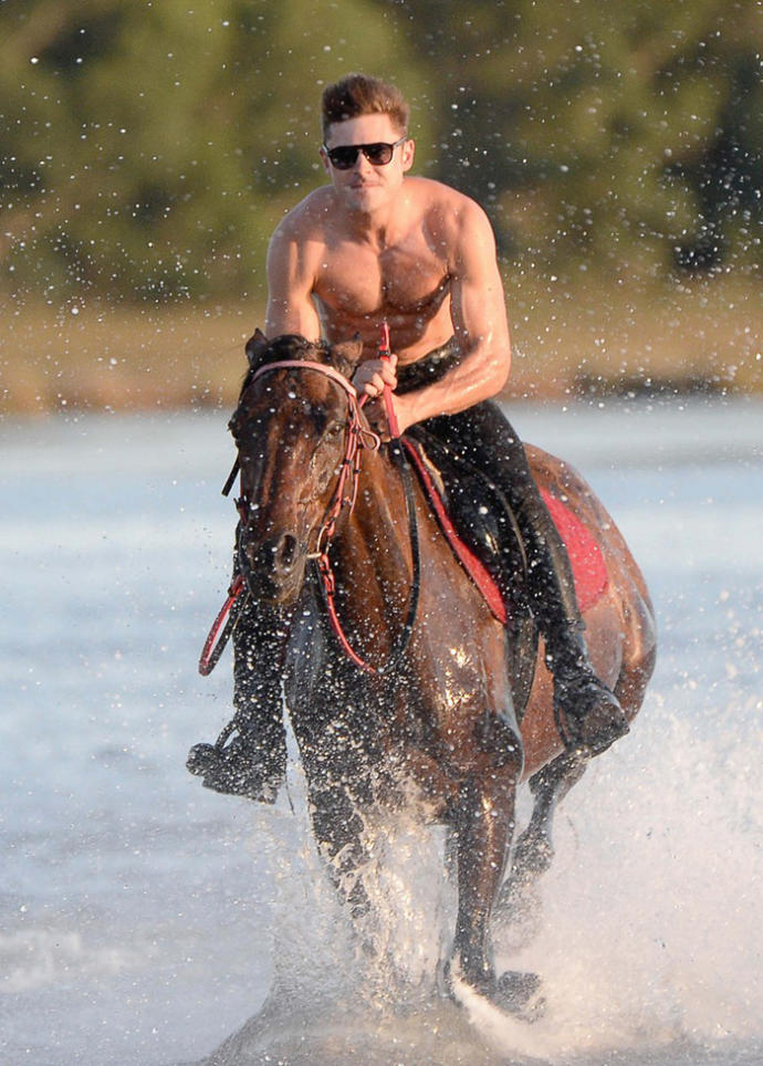 Sizce aktör Zac Efron'ın fiziksel çekiciliği hangi fotoğrafta daha yüksek? 