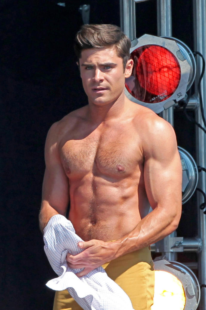 Sizce aktör Zac Efron'ın fiziksel çekiciliği hangi fotoğrafta daha yüksek? 