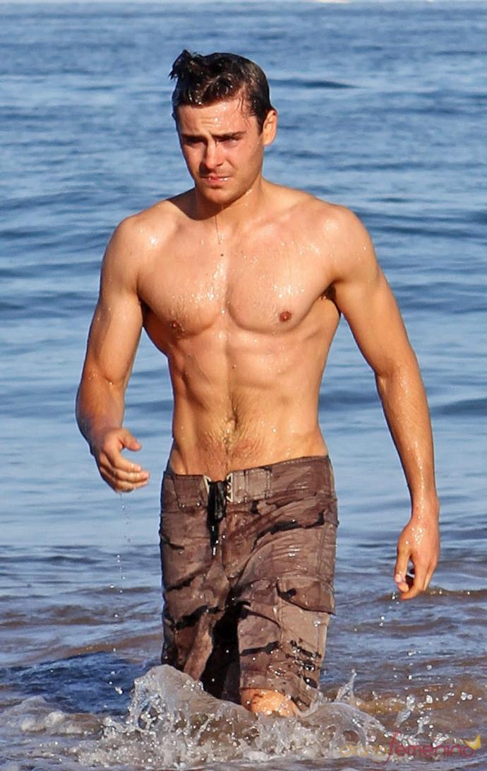 Sizce aktör Zac Efron'ın fiziksel çekiciliği hangi fotoğrafta daha yüksek? 