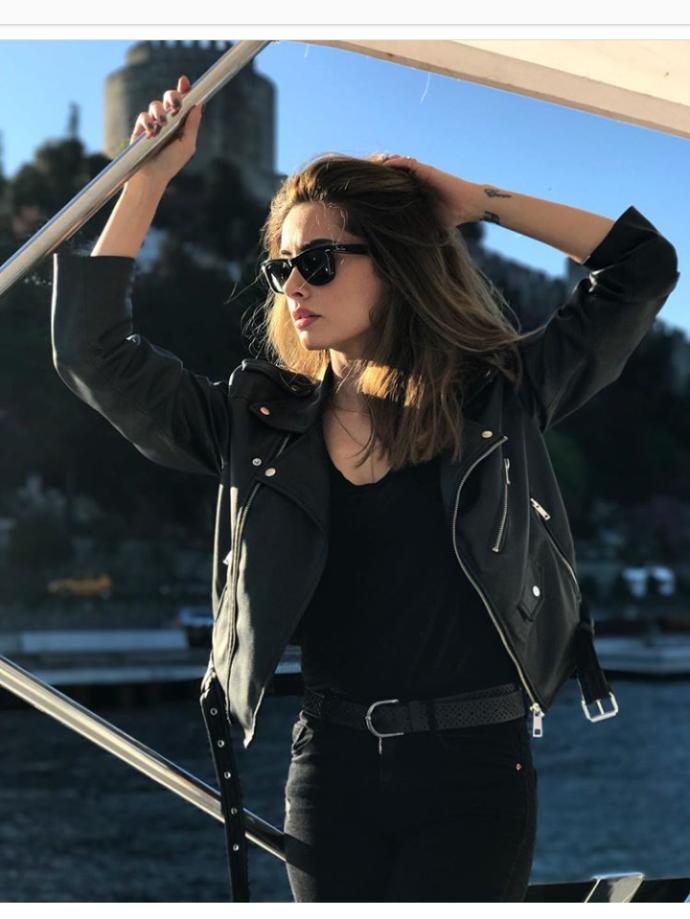 Bu kül sarisi ombre esmer tene gider mi ?