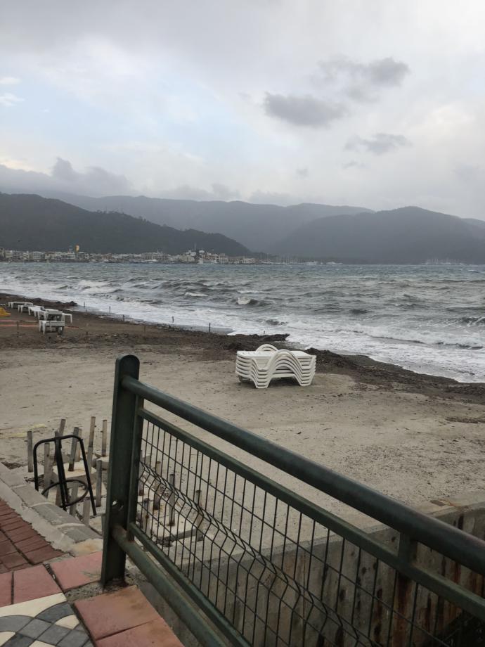 Yagmurlu hava'da sahil'e gitmeyi severmisiniz?