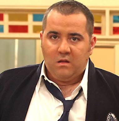 Beğenerek ve kahkahalar atarak izlediğiniz Komedyen/Oyuncu kim?