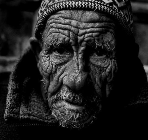 Ellerimizden kum taneleri gibi akıp giden zaman asla geri gelmeyecektir.. Erteledikleriniz var mı?