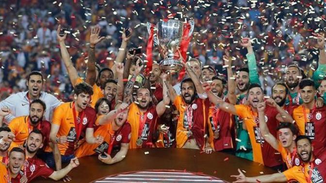 Galatasaray, hem lig hem de ziraat kupasını alırsa süper kupada kiminle maç yapacak?