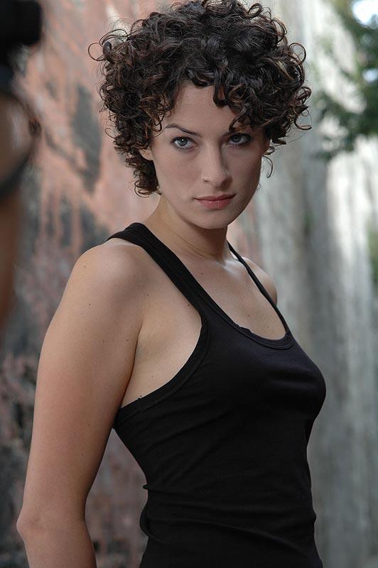 Sizce özlem düvencioğlu güzel mi?
