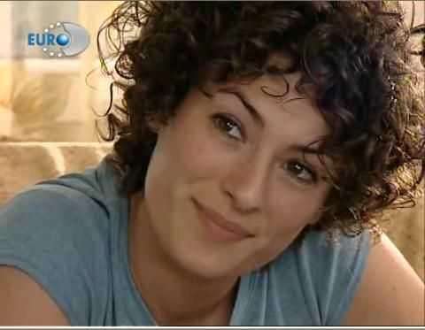 Sizce özlem düvencioğlu güzel mi?