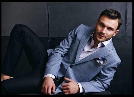 Eurovision'a katılmasıyla popülerlik kazanan Litvanyalı yakışıklı müzisyen Vaidas Jacob Baumila hangi fotoğrafta daha çekici?