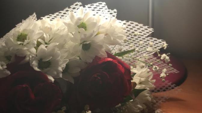Bugün kendime çiçek aldım. Sizce de çok romantik değil miyim?