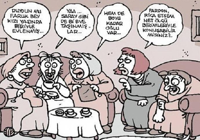 Dedikodu sever misiniz? En sağda ki teyze ne yapıyor ben çözemedim kolu mu kaşınıyor :) ?
