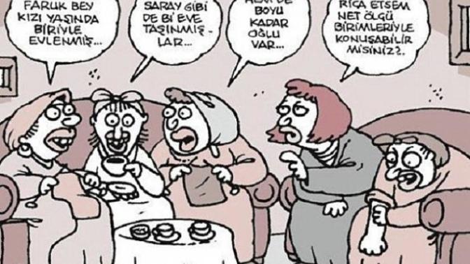 Dedikodu sever misiniz? En sağda ki teyze ne yapıyor ben çözemedim kolu mu kaşınıyor :) ?