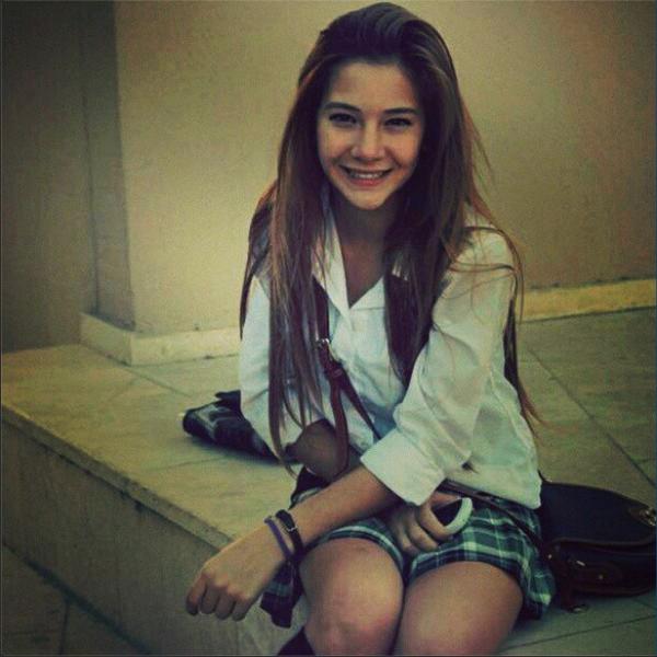 Sizce Barbara Palvin mi daha güzel bu kız mı?