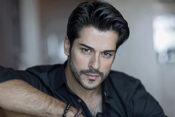 Burak Özçivit bahsedildiği kadar yakışıklı mı?