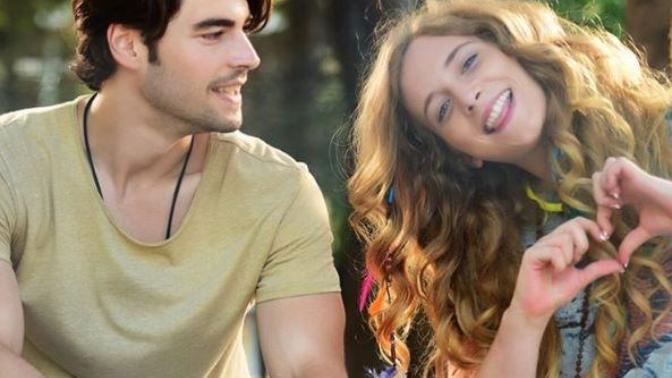 Yakışıklı aktör Akın Akınözü hangi fotoğrafta daha çekici duruyor?